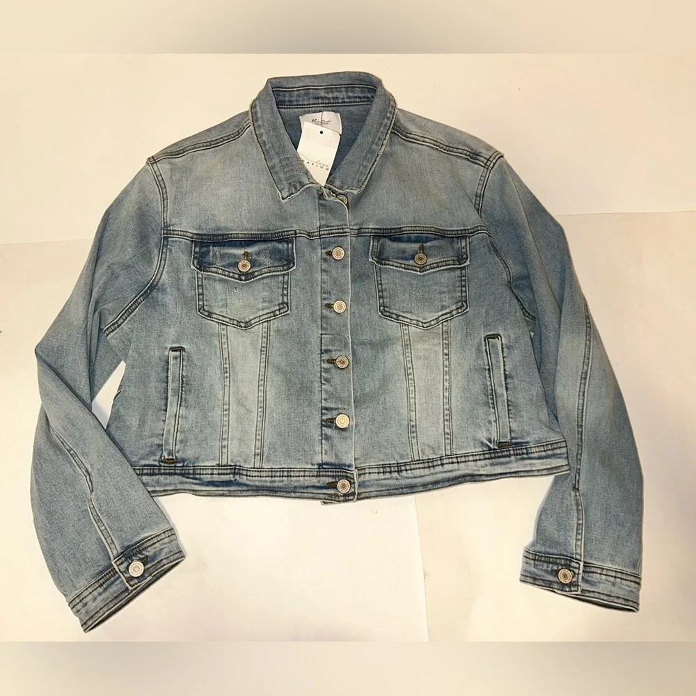 NWT Kancan‎ Women’s Light Wash Cropped Denim Jacket Size 2XL Pockets Stretch